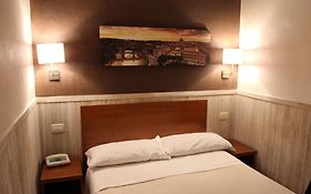 Pyramid Hotel Roma Exterior photo