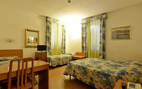 Tirreno Hotel Roma Exterior photo